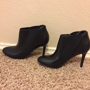 HEELED BOOTIES